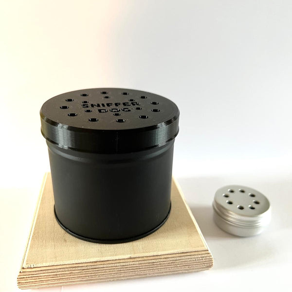 Balck scetnwork pot
