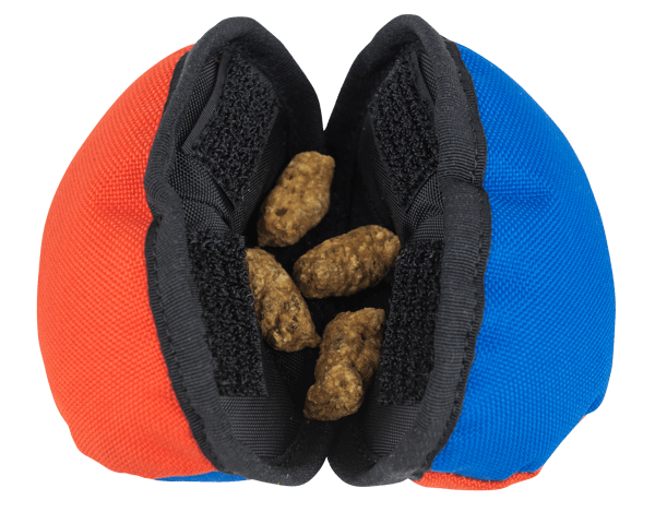 The Clam - Treat dispensing training toy